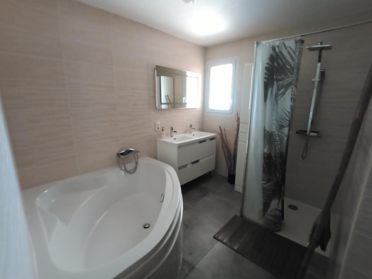 Appartements Dans Residence Avec Piscine - Mer A 500M Сент-Мари-ла-Мер Экстерьер фото